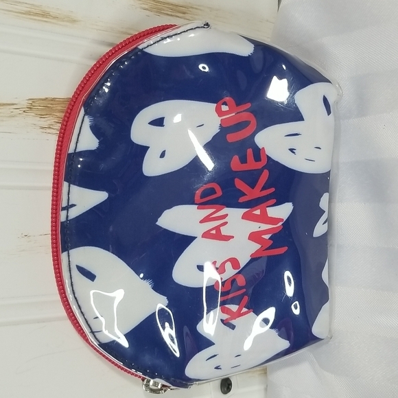 COSMETIC CASE SMALL WITH" KISS AND MAKEUP ON FRONT - Picture 2 of 8